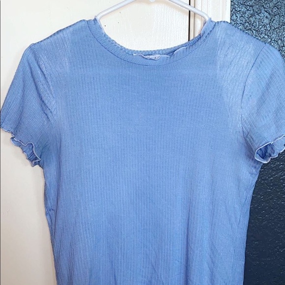 light blue t shirt with crinkles on the sleeve - Picture 2 of 3